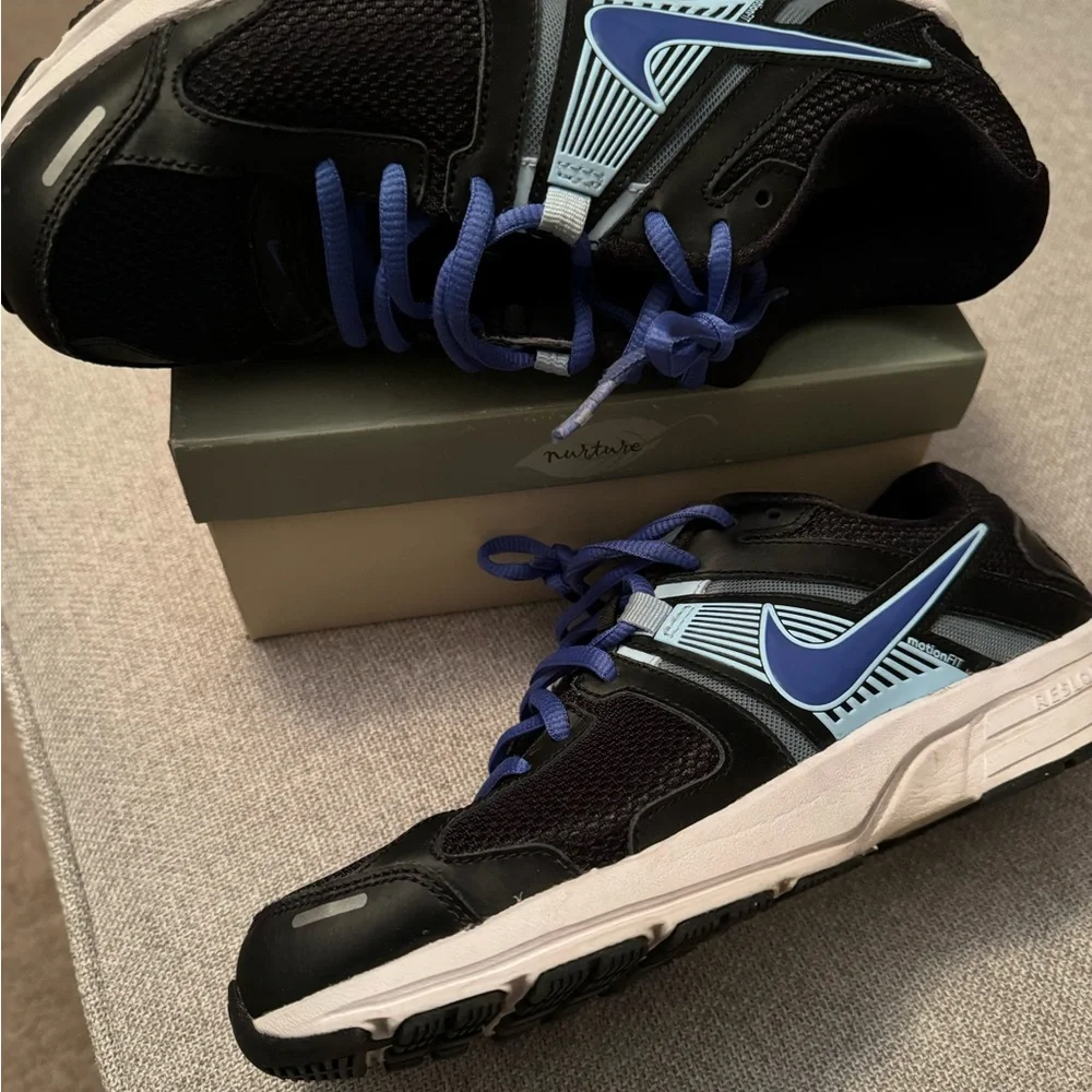 Nike Dart 10 Women’s Running Shoes, Black/Ice Blue, Size 10. Avail. 4 sale.